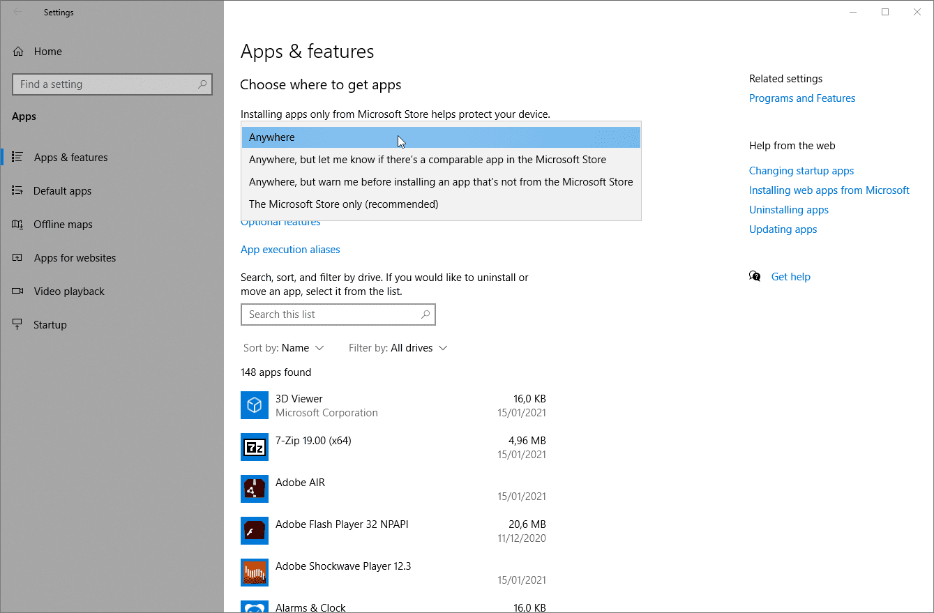 Após acessar Apps, procure a opção `Choose where to get apps` (escolha onde obter programas) e escolha `Anywhere` (qualquer lugar).